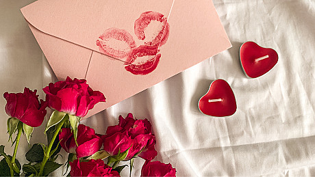 Munkavállalói elköteleződés Valentin-napon: a HR szerepe a munkahelyi kapcsolatok erősítésében